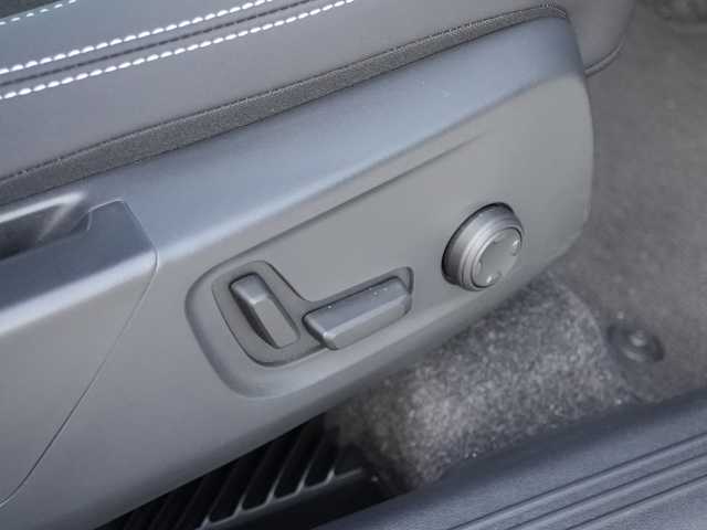 ボルボ ボルボ ＸＣ４０ ウルトラ B4 AWD ダークED 静岡県 2024(令6)年 0.1万km クリスタルホワイトP 特別仕様車/Dark エクステリア/ブラックグリル　ブラックルーフレール/ブラックガラスモール　ブラックドアミラー/googleナビゲーションCarPlay Bluetooth/全方位カメラ/ハーフレザーシート シートヒーター /前席パワーシート運転席メモリー機能/harman/kardonサラウンド/パワーバックドア /ワイヤレス充電/DSRCETC