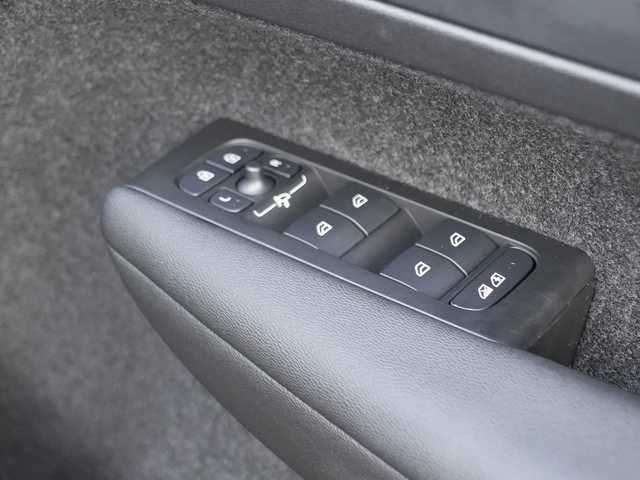ボルボ ボルボ ＸＣ４０ ウルトラ B4 AWD ダークED 静岡県 2024(令6)年 0.1万km クリスタルホワイトP 特別仕様車/Dark エクステリア/ブラックグリル　ブラックルーフレール/ブラックガラスモール　ブラックドアミラー/googleナビゲーションCarPlay Bluetooth/全方位カメラ/ハーフレザーシート シートヒーター /前席パワーシート運転席メモリー機能/harman/kardonサラウンド/パワーバックドア /ワイヤレス充電/DSRCETC