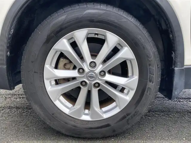 日産 エクストレイル 20X エマージェンシーブレーキ 静岡県 2015(平27)年 5.7万km ブリリアントホワイトパール エマージェンシーブレーキ/純正SDナビ(MP315D-W)/　AM FM CD DVD Bluetooth MSV/ビルトインETC/バックモニター/LEDオートヘッドランプ/シートヒーター(前席)/前後方クリアランスソナー/純正17インチアルミホイール/スマートキー＆プッシュスタート/アイドリングストップ/撥水カプロンシート/後席フリップダウンモニター/フルセグTV