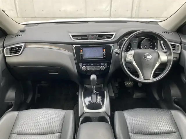 日産 エクストレイル 20X エマージェンシーブレーキ 静岡県 2015(平27)年 5.7万km ブリリアントホワイトパール エマージェンシーブレーキ/純正SDナビ(MP315D-W)/　AM FM CD DVD Bluetooth MSV/ビルトインETC/バックモニター/LEDオートヘッドランプ/シートヒーター(前席)/前後方クリアランスソナー/純正17インチアルミホイール/スマートキー＆プッシュスタート/アイドリングストップ/撥水カプロンシート/後席フリップダウンモニター/フルセグTV