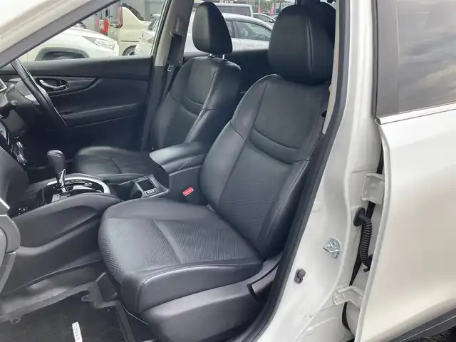 日産 エクストレイル 20X エマージェンシーブレーキ 静岡県 2015(平27)年 5.7万km ブリリアントホワイトパール エマージェンシーブレーキ/純正SDナビ(MP315D-W)/　AM FM CD DVD Bluetooth MSV/ビルトインETC/バックモニター/LEDオートヘッドランプ/シートヒーター(前席)/前後方クリアランスソナー/純正17インチアルミホイール/スマートキー＆プッシュスタート/アイドリングストップ/撥水カプロンシート/後席フリップダウンモニター/フルセグTV