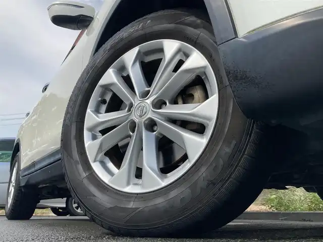 日産 エクストレイル 20X エマージェンシーブレーキ 静岡県 2015(平27)年 5.7万km ブリリアントホワイトパール エマージェンシーブレーキ/純正SDナビ(MP315D-W)/　AM FM CD DVD Bluetooth MSV/ビルトインETC/バックモニター/LEDオートヘッドランプ/シートヒーター(前席)/前後方クリアランスソナー/純正17インチアルミホイール/スマートキー＆プッシュスタート/アイドリングストップ/撥水カプロンシート/後席フリップダウンモニター/フルセグTV