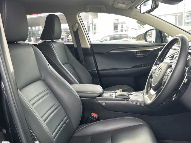 レクサス ＮＸ 300h Iパッケージ 京都府 2020(令2)年 12.9万km グラファイトブラックガラスフレーク 純正ナビ/フルセグTV/Bluetooth/CD/DVD/SD/AUX/Miracast/バックカメラ/3眼LEDヘッドライト/レーダークルーズコントロール/ステアリングヒーター/メモリー付きパワーシート/シートヒーター/電動パーキングブレーキ/パドルシフト/ビルトインETC2.0/前後ドライブレコーダー/レーダー探知機/ステアリングスイッチ/オールオートパワーウィンドウ/禁煙車