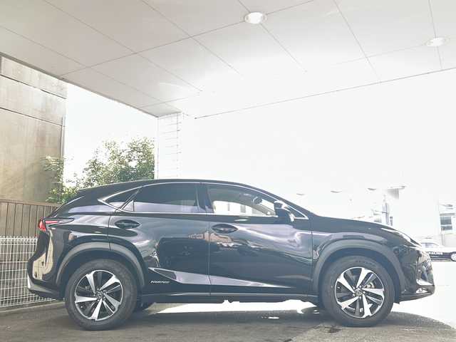 レクサス ＮＸ 300h Iパッケージ 京都府 2020(令2)年 12.9万km グラファイトブラックガラスフレーク 純正ナビ/フルセグTV/Bluetooth/CD/DVD/SD/AUX/Miracast/バックカメラ/3眼LEDヘッドライト/レーダークルーズコントロール/ステアリングヒーター/メモリー付きパワーシート/シートヒーター/電動パーキングブレーキ/パドルシフト/ビルトインETC2.0/前後ドライブレコーダー/レーダー探知機/ステアリングスイッチ/オールオートパワーウィンドウ/禁煙車