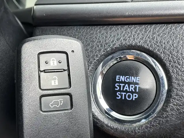 トヨタ ハリアー プレミアム スタイルノアール 新潟県 2020(令2)年 6.3万km ブラックマイカ 禁煙車/三眼LEDオートヘッドライト/ALPINE10インチナビ/（BT/FM/AM/フルセグTV/DVD）/全周囲カメラ/ステアリングスイッチ/ハーフレザーシート/パワーシート/ドライブレコーダー/電動リアゲート/電格ミラー/ウィンカーミラー