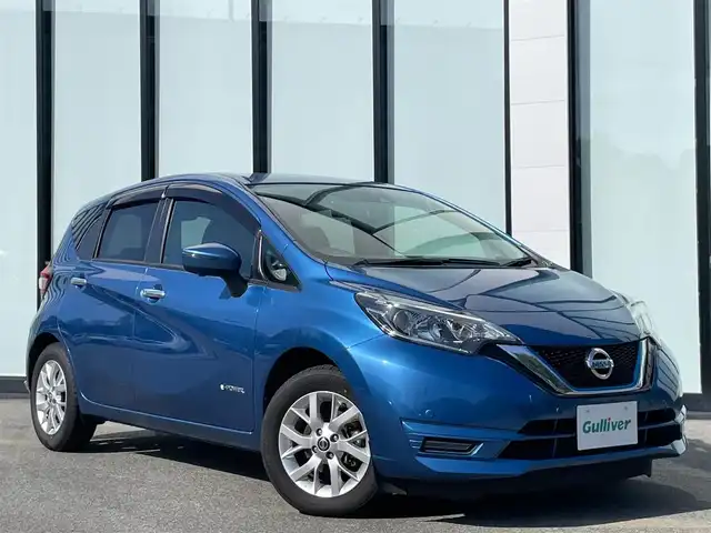 日産 ノート e－パワー X Vセレクション 大阪府 2020(令2)年 2.6万km シャイニングブルー 全方位カメラ　/社外ナビ　/アルパインナビ　/追従型クルーズコントロール　/ＥＴＣ　/Ｂｌｕｅｔｏｏｔｈ　/ミュージックプレーヤー　/ミュージックサーバー/純正マット　/前後ドライブレコーダー　/レーンアシスト　/CD/DVD再生機能あり