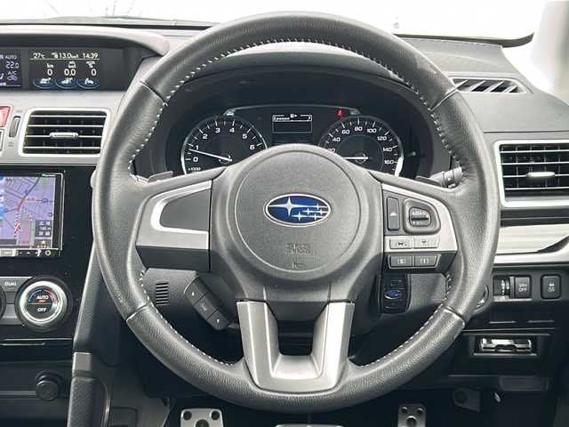スバル フォレスター S－リミテッド 石川県 2015(平27)年 9万km クリスタルホワイトP ワンオーナー/4WD/ビルトインETC/社外メモリナビ/フルセグTV/Bluetooth接続/SD/CD/DVDミュージックサーバー/BSM/衝突軽減装置/LEDヘッドライト/オートライト/パドルシフト/SRH機能/純正アルミホイール/横滑り防止装置/クルーズコントロール/レーンキープアシスト/保証書/取扱説明書/記録薄