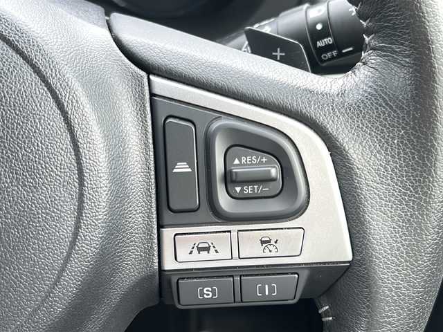 スバル フォレスター S－リミテッド 石川県 2015(平27)年 9万km クリスタルホワイトP ワンオーナー/4WD/ビルトインETC/社外メモリナビ/フルセグTV/Bluetooth接続/SD/CD/DVDミュージックサーバー/BSM/衝突軽減装置/LEDヘッドライト/オートライト/パドルシフト/SRH機能/純正アルミホイール/横滑り防止装置/クルーズコントロール/レーンキープアシスト/保証書/取扱説明書/記録薄