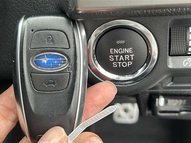 スバル フォレスター S－リミテッド 石川県 2015(平27)年 9万km クリスタルホワイトP ワンオーナー/4WD/ビルトインETC/社外メモリナビ/フルセグTV/Bluetooth接続/SD/CD/DVDミュージックサーバー/BSM/衝突軽減装置/LEDヘッドライト/オートライト/パドルシフト/SRH機能/純正アルミホイール/横滑り防止装置/クルーズコントロール/レーンキープアシスト/保証書/取扱説明書/記録薄