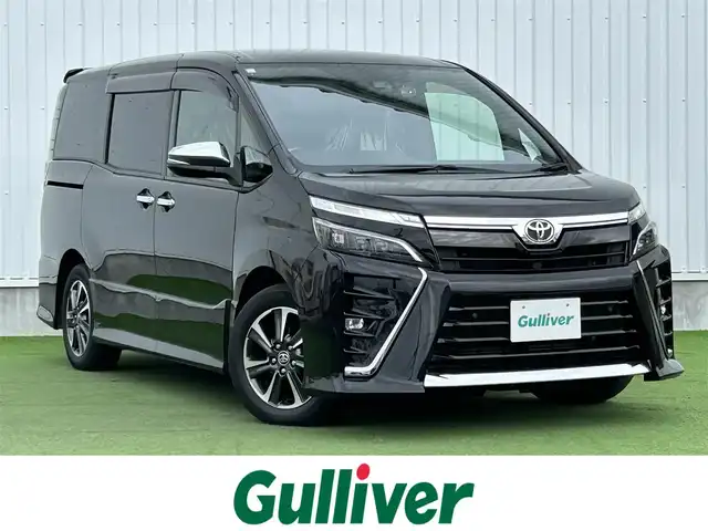 トヨタ ヴォクシー ZS 煌Ⅲ 香川県 2021(令3)年 2.6万km ブラック トヨタセーフティーセンス/・プリクラッシュ（衝突軽減）/・LDA（車線逸脱警報）/純正9インチSDナビ/純正12インチフリップダウン/両側電動スライドドア/ハーフレザーシート/革巻きステアリング/ステアリングリモコン/クルーズコントロール/前席USBポート/リアロールサンシェード/LEDヘッドライト/LEDフォグライト/ビルトインETC/純正16インチアルミ/スマートキー/プッシュスタート