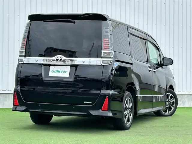 トヨタ ヴォクシー ZS 煌Ⅲ 香川県 2021(令3)年 2.6万km ブラック トヨタセーフティーセンス/・プリクラッシュ（衝突軽減）/・LDA（車線逸脱警報）/純正9インチSDナビ/純正12インチフリップダウン/両側電動スライドドア/ハーフレザーシート/革巻きステアリング/ステアリングリモコン/クルーズコントロール/前席USBポート/リアロールサンシェード/LEDヘッドライト/LEDフォグライト/ビルトインETC/純正16インチアルミ/スマートキー/プッシュスタート