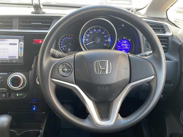 ホンダ フィット 13G Fパッケージ 道央・札幌 2014(平26)年 9.4万km プレミアムホワイトパール 純正ナビ/バックカメラ/ETC/オートライト/アイドリングストップ/電動格納ミラー/純正マット/横滑り防止