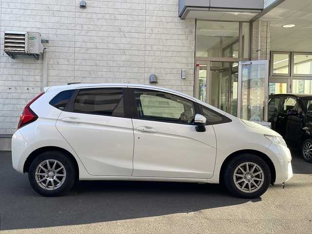 ホンダ フィット 13G Fパッケージ 道央・札幌 2014(平26)年 9.4万km プレミアムホワイトパール 純正ナビ/バックカメラ/ETC/オートライト/アイドリングストップ/電動格納ミラー/純正マット/横滑り防止