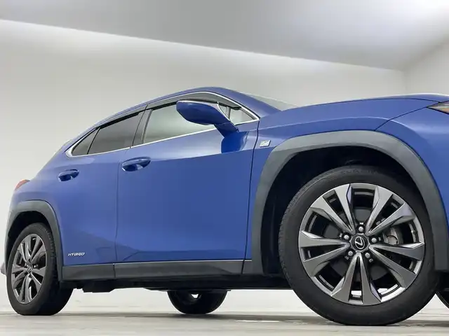レクサス ＵＸ 250h Fスポーツ 新潟県 2020(令2)年 6.1万km セレスティアルブルーガラスフレーク 純正メモリナビ/　フルセグTV/Bluetooth/CD/DVD/USB/レクサスセーフティシステム/・オートマチックハイビーム/・プリクラッシュセーフティ/・レーントレーシングアシスト/・レーンディパーチャーアラート/・ロードサインアシスト/・レーダークルーズコントロール/リヤクロストラフィックアラート/ブラインドスポットモニター/パワーバックドア/前後ドライブレコーダー/D席メモリーシート/前席パワーシート/レザーシート/前席シートヒーター/前後コーナーセンサー/バックモニター/ビルトインETC2.0/ステアリングヒーター/レザーステアリング/ステアリングスイッチ