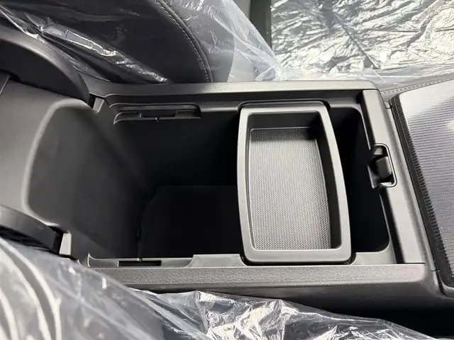 ホンダ シビック e:HEV EX 愛知県 2025(令7)年 0.1千km ソニックグレーパール 登録済未使用車/登録時走行距離13km/パノラマサンルーフ/BOSEサウンドシステム/ホンダコネクト9インチディスプレイ/フルセグTV/Bluetooth/AppleCarPlay/USB/ワイヤレス充電/純正フロアマット/ビルトインETC2.0/純正前後ドライブレコーダー/前席パワーシート/前席シートヒーター/バックカメラ/ホンダセンシング/衝突軽減ブレーキ/パーキングセンサー/踏み間違い防止装置/車線逸脱警報/アダプティブクルーズコントロール/ブラインドスポットモニター/ラゲッジマット/トノカバー