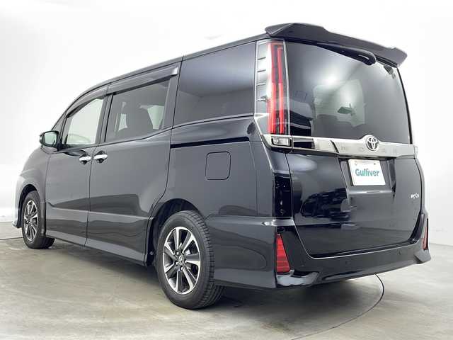 トヨタ ノア Si ダブルバイビーⅡ 兵庫県 2019(平31)年 4.7万km ブラック ・純正10インチナビ（NSZN-Z68T）CD/DVD/Bluetooth/TV/・純正12.1インチフリップダウンモニター/・両側パワースライドドア/・Toyota　Safety　Sense/プリクラッシュセーフティ/レーンディパーチャーアラート/オートマチックハイビーム/・先行車発進告知機能/・パーキングサポートブレーキ/・クルーズコントロール/・純正16インチアルミホイール/・純正フロアマット/・ＬＥＤヘッドライト/・フォグランプ/・オートライト/・社外レーダー探知機/・スマートキー/・プッシュスタート