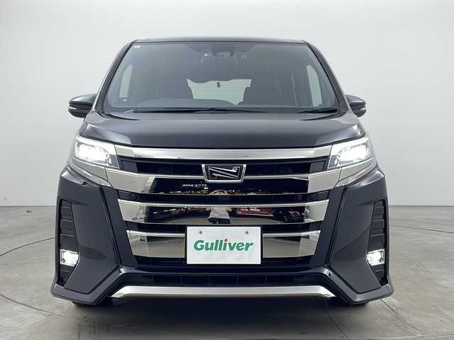 トヨタ ノア Si ダブルバイビーⅡ 兵庫県 2019(平31)年 4.7万km ブラック ・純正10インチナビ（NSZN-Z68T）CD/DVD/Bluetooth/TV/・純正12.1インチフリップダウンモニター/・両側パワースライドドア/・Toyota　Safety　Sense/プリクラッシュセーフティ/レーンディパーチャーアラート/オートマチックハイビーム/・先行車発進告知機能/・パーキングサポートブレーキ/・クルーズコントロール/・純正16インチアルミホイール/・純正フロアマット/・ＬＥＤヘッドライト/・フォグランプ/・オートライト/・社外レーダー探知機/・スマートキー/・プッシュスタート