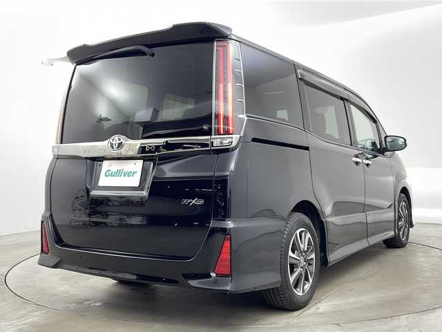 トヨタ ノア Si ダブルバイビーⅡ 兵庫県 2019(平31)年 4.7万km ブラック ・純正10インチナビ（NSZN-Z68T）CD/DVD/Bluetooth/TV/・純正12.1インチフリップダウンモニター/・両側パワースライドドア/・Toyota　Safety　Sense/プリクラッシュセーフティ/レーンディパーチャーアラート/オートマチックハイビーム/・先行車発進告知機能/・パーキングサポートブレーキ/・クルーズコントロール/・純正16インチアルミホイール/・純正フロアマット/・ＬＥＤヘッドライト/・フォグランプ/・オートライト/・社外レーダー探知機/・スマートキー/・プッシュスタート