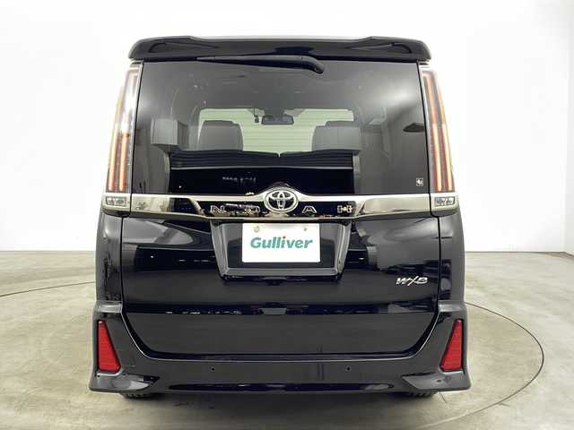 トヨタ ノア Si ダブルバイビーⅡ 兵庫県 2019(平31)年 4.7万km ブラック ・純正10インチナビ（NSZN-Z68T）CD/DVD/Bluetooth/TV/・純正12.1インチフリップダウンモニター/・両側パワースライドドア/・Toyota　Safety　Sense/プリクラッシュセーフティ/レーンディパーチャーアラート/オートマチックハイビーム/・先行車発進告知機能/・パーキングサポートブレーキ/・クルーズコントロール/・純正16インチアルミホイール/・純正フロアマット/・ＬＥＤヘッドライト/・フォグランプ/・オートライト/・社外レーダー探知機/・スマートキー/・プッシュスタート