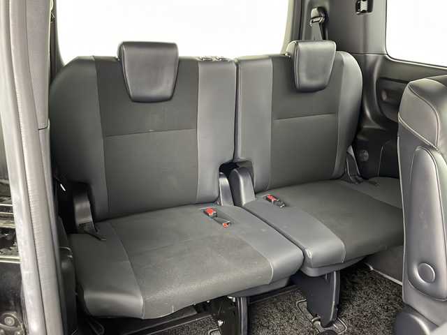 トヨタ ノア Si ダブルバイビーⅡ 兵庫県 2019(平31)年 4.7万km ブラック ・純正10インチナビ（NSZN-Z68T）CD/DVD/Bluetooth/TV/・純正12.1インチフリップダウンモニター/・両側パワースライドドア/・Toyota　Safety　Sense/プリクラッシュセーフティ/レーンディパーチャーアラート/オートマチックハイビーム/・先行車発進告知機能/・パーキングサポートブレーキ/・クルーズコントロール/・純正16インチアルミホイール/・純正フロアマット/・ＬＥＤヘッドライト/・フォグランプ/・オートライト/・社外レーダー探知機/・スマートキー/・プッシュスタート