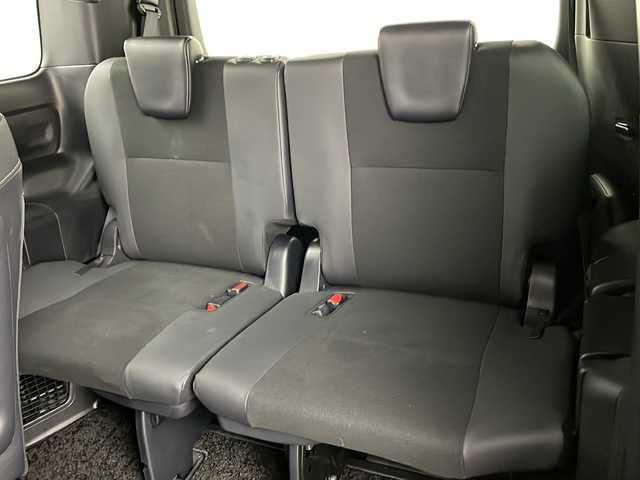 トヨタ ノア Si ダブルバイビーⅡ 兵庫県 2019(平31)年 4.7万km ブラック ・純正10インチナビ（NSZN-Z68T）CD/DVD/Bluetooth/TV/・純正12.1インチフリップダウンモニター/・両側パワースライドドア/・Toyota　Safety　Sense/プリクラッシュセーフティ/レーンディパーチャーアラート/オートマチックハイビーム/・先行車発進告知機能/・パーキングサポートブレーキ/・クルーズコントロール/・純正16インチアルミホイール/・純正フロアマット/・ＬＥＤヘッドライト/・フォグランプ/・オートライト/・社外レーダー探知機/・スマートキー/・プッシュスタート