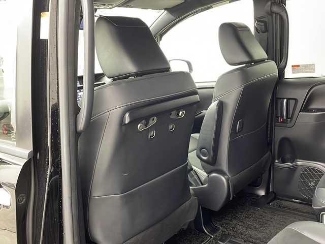 トヨタ ノア Si ダブルバイビーⅡ 兵庫県 2019(平31)年 4.7万km ブラック ・純正10インチナビ（NSZN-Z68T）CD/DVD/Bluetooth/TV/・純正12.1インチフリップダウンモニター/・両側パワースライドドア/・Toyota　Safety　Sense/プリクラッシュセーフティ/レーンディパーチャーアラート/オートマチックハイビーム/・先行車発進告知機能/・パーキングサポートブレーキ/・クルーズコントロール/・純正16インチアルミホイール/・純正フロアマット/・ＬＥＤヘッドライト/・フォグランプ/・オートライト/・社外レーダー探知機/・スマートキー/・プッシュスタート