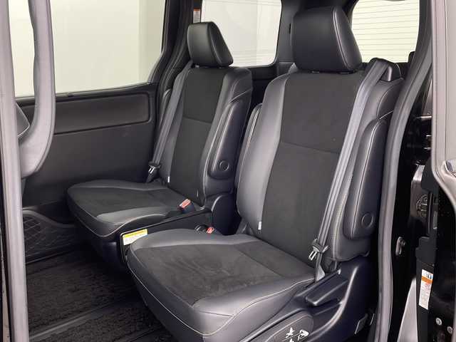 トヨタ ノア Si ダブルバイビーⅡ 兵庫県 2019(平31)年 4.7万km ブラック ・純正10インチナビ（NSZN-Z68T）CD/DVD/Bluetooth/TV/・純正12.1インチフリップダウンモニター/・両側パワースライドドア/・Toyota　Safety　Sense/プリクラッシュセーフティ/レーンディパーチャーアラート/オートマチックハイビーム/・先行車発進告知機能/・パーキングサポートブレーキ/・クルーズコントロール/・純正16インチアルミホイール/・純正フロアマット/・ＬＥＤヘッドライト/・フォグランプ/・オートライト/・社外レーダー探知機/・スマートキー/・プッシュスタート