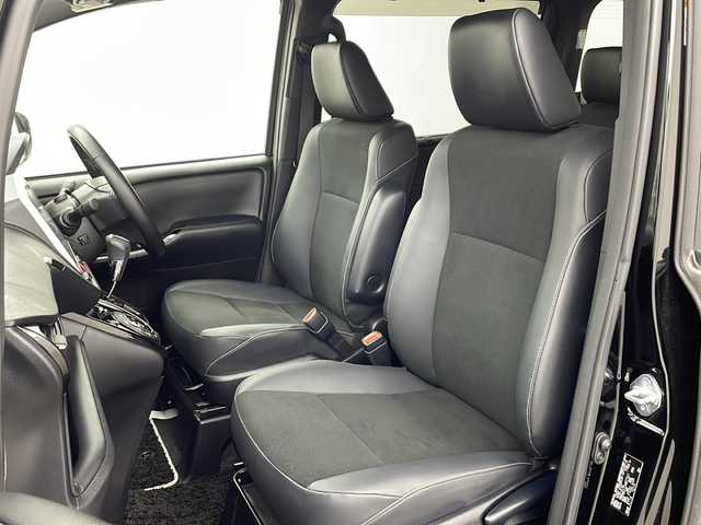 トヨタ ノア Si ダブルバイビーⅡ 兵庫県 2019(平31)年 4.7万km ブラック ・純正10インチナビ（NSZN-Z68T）CD/DVD/Bluetooth/TV/・純正12.1インチフリップダウンモニター/・両側パワースライドドア/・Toyota　Safety　Sense/プリクラッシュセーフティ/レーンディパーチャーアラート/オートマチックハイビーム/・先行車発進告知機能/・パーキングサポートブレーキ/・クルーズコントロール/・純正16インチアルミホイール/・純正フロアマット/・ＬＥＤヘッドライト/・フォグランプ/・オートライト/・社外レーダー探知機/・スマートキー/・プッシュスタート