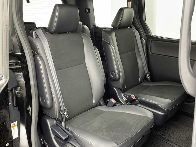 トヨタ ノア Si ダブルバイビーⅡ 兵庫県 2019(平31)年 4.7万km ブラック ・純正10インチナビ（NSZN-Z68T）CD/DVD/Bluetooth/TV/・純正12.1インチフリップダウンモニター/・両側パワースライドドア/・Toyota　Safety　Sense/プリクラッシュセーフティ/レーンディパーチャーアラート/オートマチックハイビーム/・先行車発進告知機能/・パーキングサポートブレーキ/・クルーズコントロール/・純正16インチアルミホイール/・純正フロアマット/・ＬＥＤヘッドライト/・フォグランプ/・オートライト/・社外レーダー探知機/・スマートキー/・プッシュスタート