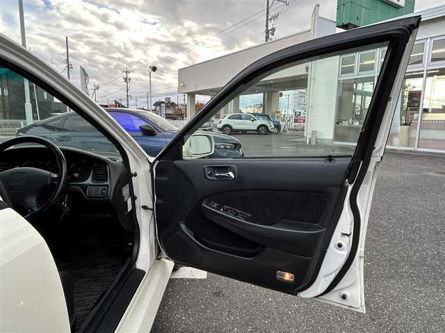 ホンダ アコード ワゴン SiR スポーティア 三重県 2000(平12)年 14.7万km プレミアムホワイトパール 登録時146182km/ワンオーナー/メーカーナビ（ＦＭ／ＡＭ）/禁煙車/スペアキー1本/本革センターアームレスト（オレンジ）/ハーフレザーシート(黒)/純正フロアマット/電格ミラー