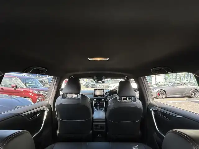 トヨタ ＲＡＶ４ ＰＨＶ G Z 長崎県 2021(令3)年 7.4万km グレーメタリック 純正ディスプレイオーディオ（ナビ/ＡＭ／ＦＭ／フルセグ／ＢＴ）/パノラミックビューモニター/ブラインドスポットモニター/ビルトインETC/レーダークルーズコントロール/全席シートヒーター/前席エアシート/ステアリングヒーター/ステアリングスイッチ/パワーバックドア/パワーシート前席/純正18インチアルミホイール