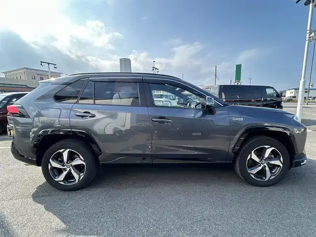トヨタ ＲＡＶ４ ＰＨＶ G Z 長崎県 2021(令3)年 7.4万km グレーメタリック 純正ディスプレイオーディオ（ナビ/ＡＭ／ＦＭ／フルセグ／ＢＴ）/パノラミックビューモニター/ブラインドスポットモニター/ビルトインETC/レーダークルーズコントロール/全席シートヒーター/前席エアシート/ステアリングヒーター/ステアリングスイッチ/パワーバックドア/パワーシート前席/純正18インチアルミホイール
