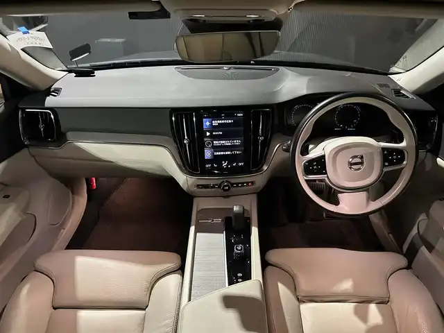 ボルボ Ｖ６０ クロスカントリー B5 AWD 岐阜県 2021(令3)年 4.9万km 青 City Safety　/　衝突回避・被害軽減ブレーキシステム/　歩行者サイクリスト大型動物検知機能/　インターセクションサポート　右折時対向車検知機能/　対向車対応機能/　ステアリング・サポート　衝突回避支援機能/オンカミング・レーン・ミティゲーション/全車速追従機能付ACC/パイロット・アシスト/後車衝突回避支援機能付ブラインドスポットインフォメーションシステム/レーンチェンジマージエイド/レーンキーピングエイド/衝突回避・被害軽減ブレーキ機能付CTA/ロードサインインフォメーション/ランオフロードプロテクション　道路逸脱事故時保護機能/衝撃吸収機構付フロントシート/ランオフロードミティゲーション　道路逸脱回避支援機能/被追突時警告機能　静止時ブレーキ維持機能付/360°ビューカメラ/衝突時ブレーキ維持機能/レザーパッケージ/　本革シート/　フロントシートヒーター/　運転席8ウェイパワーシート/　助手席8ウェイパワーシート/　パワーテールゲートハンズフリーオープニングクロージング機構付/クライメートパッケージ /　ステアリングホイールヒーター/　リアシートヒーター