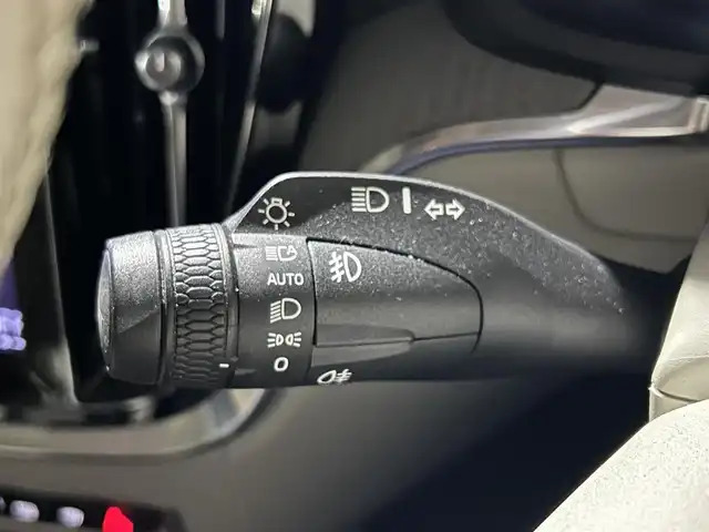 ボルボ Ｖ６０ クロスカントリー B5 AWD 岐阜県 2021(令3)年 4.9万km 青 City Safety　/　衝突回避・被害軽減ブレーキシステム/　歩行者サイクリスト大型動物検知機能/　インターセクションサポート　右折時対向車検知機能/　対向車対応機能/　ステアリング・サポート　衝突回避支援機能/オンカミング・レーン・ミティゲーション/全車速追従機能付ACC/パイロット・アシスト/後車衝突回避支援機能付ブラインドスポットインフォメーションシステム/レーンチェンジマージエイド/レーンキーピングエイド/衝突回避・被害軽減ブレーキ機能付CTA/ロードサインインフォメーション/ランオフロードプロテクション　道路逸脱事故時保護機能/衝撃吸収機構付フロントシート/ランオフロードミティゲーション　道路逸脱回避支援機能/被追突時警告機能　静止時ブレーキ維持機能付/360°ビューカメラ/衝突時ブレーキ維持機能/レザーパッケージ/　本革シート/　フロントシートヒーター/　運転席8ウェイパワーシート/　助手席8ウェイパワーシート/　パワーテールゲートハンズフリーオープニングクロージング機構付/クライメートパッケージ /　ステアリングホイールヒーター/　リアシートヒーター