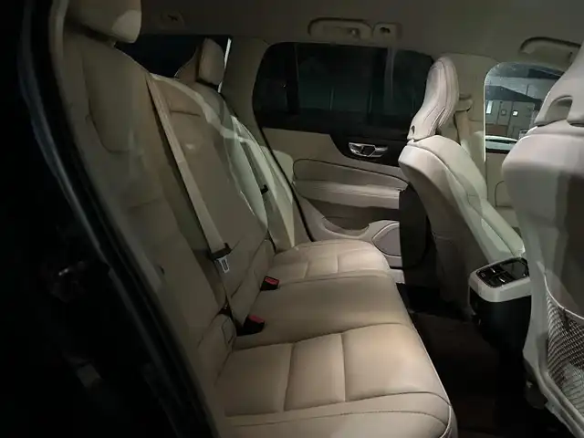 ボルボ Ｖ６０ クロスカントリー B5 AWD 岐阜県 2021(令3)年 4.9万km 青 City Safety　/　衝突回避・被害軽減ブレーキシステム/　歩行者サイクリスト大型動物検知機能/　インターセクションサポート　右折時対向車検知機能/　対向車対応機能/　ステアリング・サポート　衝突回避支援機能/オンカミング・レーン・ミティゲーション/全車速追従機能付ACC/パイロット・アシスト/後車衝突回避支援機能付ブラインドスポットインフォメーションシステム/レーンチェンジマージエイド/レーンキーピングエイド/衝突回避・被害軽減ブレーキ機能付CTA/ロードサインインフォメーション/ランオフロードプロテクション　道路逸脱事故時保護機能/衝撃吸収機構付フロントシート/ランオフロードミティゲーション　道路逸脱回避支援機能/被追突時警告機能　静止時ブレーキ維持機能付/360°ビューカメラ/衝突時ブレーキ維持機能/レザーパッケージ/　本革シート/　フロントシートヒーター/　運転席8ウェイパワーシート/　助手席8ウェイパワーシート/　パワーテールゲートハンズフリーオープニングクロージング機構付/クライメートパッケージ /　ステアリングホイールヒーター/　リアシートヒーター