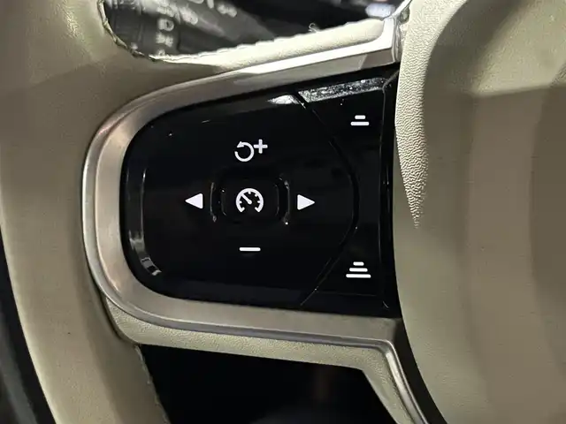 ボルボ Ｖ６０ クロスカントリー B5 AWD 岐阜県 2021(令3)年 4.9万km 青 City Safety　/　衝突回避・被害軽減ブレーキシステム/　歩行者サイクリスト大型動物検知機能/　インターセクションサポート　右折時対向車検知機能/　対向車対応機能/　ステアリング・サポート　衝突回避支援機能/オンカミング・レーン・ミティゲーション/全車速追従機能付ACC/パイロット・アシスト/後車衝突回避支援機能付ブラインドスポットインフォメーションシステム/レーンチェンジマージエイド/レーンキーピングエイド/衝突回避・被害軽減ブレーキ機能付CTA/ロードサインインフォメーション/ランオフロードプロテクション　道路逸脱事故時保護機能/衝撃吸収機構付フロントシート/ランオフロードミティゲーション　道路逸脱回避支援機能/被追突時警告機能　静止時ブレーキ維持機能付/360°ビューカメラ/衝突時ブレーキ維持機能/レザーパッケージ/　本革シート/　フロントシートヒーター/　運転席8ウェイパワーシート/　助手席8ウェイパワーシート/　パワーテールゲートハンズフリーオープニングクロージング機構付/クライメートパッケージ /　ステアリングホイールヒーター/　リアシートヒーター