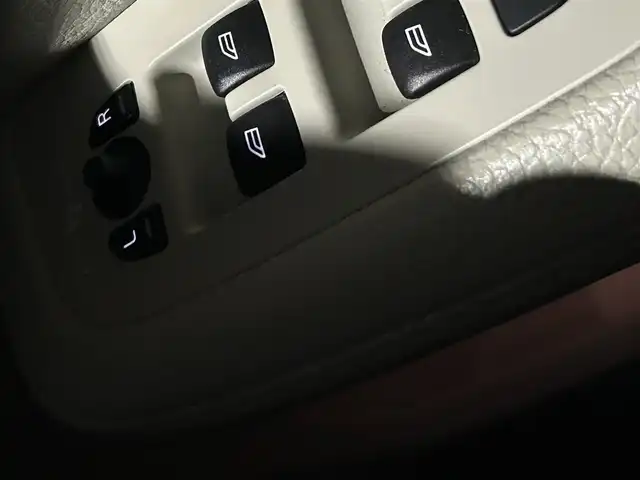 ボルボ Ｖ６０ クロスカントリー B5 AWD 岐阜県 2021(令3)年 4.9万km 青 City Safety　/　衝突回避・被害軽減ブレーキシステム/　歩行者サイクリスト大型動物検知機能/　インターセクションサポート　右折時対向車検知機能/　対向車対応機能/　ステアリング・サポート　衝突回避支援機能/オンカミング・レーン・ミティゲーション/全車速追従機能付ACC/パイロット・アシスト/後車衝突回避支援機能付ブラインドスポットインフォメーションシステム/レーンチェンジマージエイド/レーンキーピングエイド/衝突回避・被害軽減ブレーキ機能付CTA/ロードサインインフォメーション/ランオフロードプロテクション　道路逸脱事故時保護機能/衝撃吸収機構付フロントシート/ランオフロードミティゲーション　道路逸脱回避支援機能/被追突時警告機能　静止時ブレーキ維持機能付/360°ビューカメラ/衝突時ブレーキ維持機能/レザーパッケージ/　本革シート/　フロントシートヒーター/　運転席8ウェイパワーシート/　助手席8ウェイパワーシート/　パワーテールゲートハンズフリーオープニングクロージング機構付/クライメートパッケージ /　ステアリングホイールヒーター/　リアシートヒーター