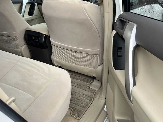 トヨタ ランドクルーザー プラド TX 秋田県 2018(平30)年 3.1万km ホワイトパールクリスタルシャイン 社外メモリナビ/社外BT、CD、DVD/バックカメラ/ドライブレコーダー/純正17インチAW/４WD/保証書、取説