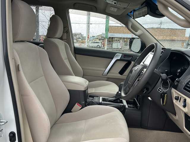 トヨタ ランドクルーザー プラド TX 秋田県 2018(平30)年 3.1万km ホワイトパールクリスタルシャイン 社外メモリナビ/社外BT、CD、DVD/バックカメラ/ドライブレコーダー/純正17インチAW/４WD/保証書、取説