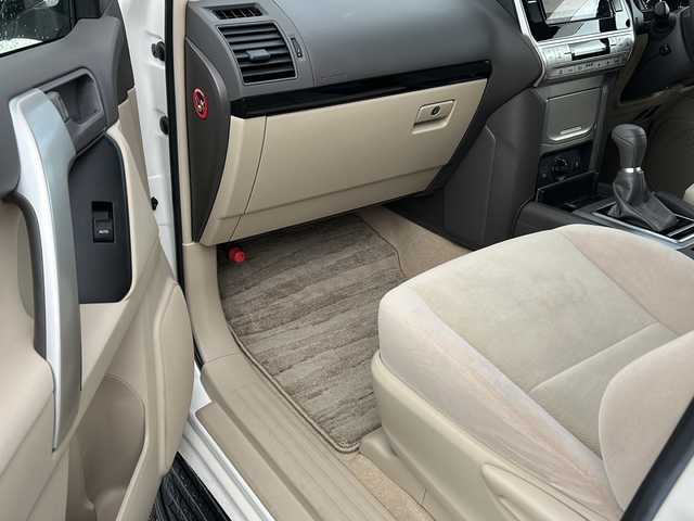 トヨタ ランドクルーザー プラド TX 秋田県 2018(平30)年 3.1万km ホワイトパールクリスタルシャイン 社外メモリナビ/社外BT、CD、DVD/バックカメラ/ドライブレコーダー/純正17インチAW/４WD/保証書、取説