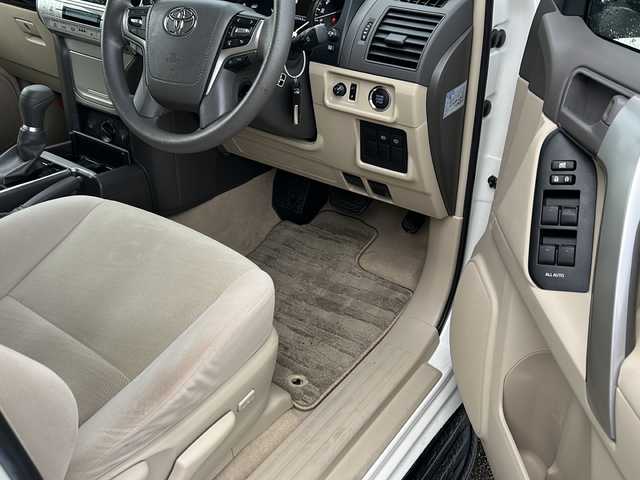 トヨタ ランドクルーザー プラド TX 秋田県 2018(平30)年 3.1万km ホワイトパールクリスタルシャイン 社外メモリナビ/社外BT、CD、DVD/バックカメラ/ドライブレコーダー/純正17インチAW/４WD/保証書、取説