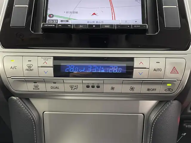 トヨタ ランドクルーザー プラド TX Lパッケージ マットブラED 富山県 2023(令5)年 2.2万km ホワイトパールクリスタルシャイン サンルーフ/社外ナビ（AM/FM/BT/フルセグ）/バックカメラ/ドライブレコーダー/ETC/レザーシート/D/N席パワーシート/D/N席シートヒーター/D/N席シートベンチレーション/衝突被害軽減システム/レーダークルーズコントロール/レーンキープアシスト/コーナーセンサー/横滑り防止装置/純正アルミホイール/社外フロアマット/オートLEDライト/オートマチックハイビーム/フォグライト/革巻きステアリング/ステアリングスイッチ/スマートキー