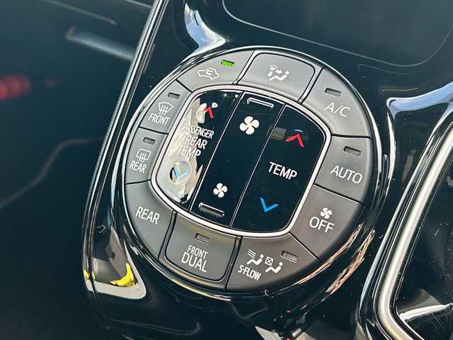 トヨタ ノア ハイブリッド Si ダブルバイビー 大阪府 2018(平30)年 5.1万km ブラック トヨタセーフティセンス　純正１０型ナビ　フリップダウンモニター　バックカメラ　両側パワースライドドア　前席シートヒーター　ハーフレザーシート　クルーズコントロール　前後ドラレコ　ＥＴＣ　ＬＥＤオートライト　ＣＤ　ＤＶＤ　ＢＴ　フルセグTV