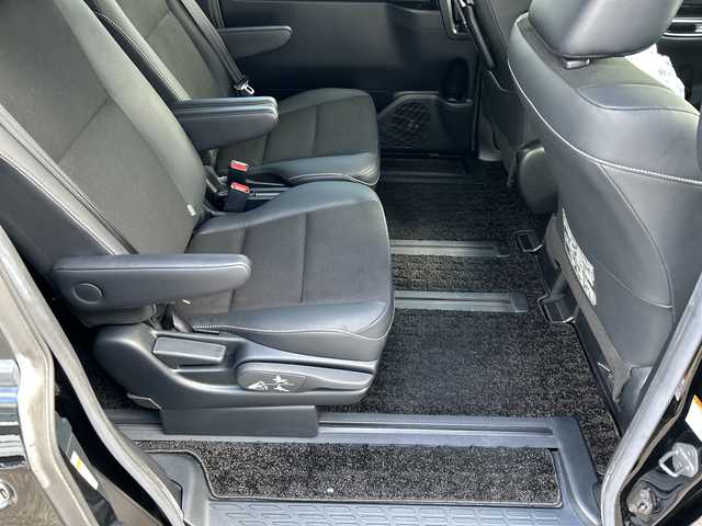 トヨタ ノア ハイブリッド Si ダブルバイビー 大阪府 2018(平30)年 5.1万km ブラック トヨタセーフティセンス　純正１０型ナビ　フリップダウンモニター　バックカメラ　両側パワースライドドア　前席シートヒーター　ハーフレザーシート　クルーズコントロール　前後ドラレコ　ＥＴＣ　ＬＥＤオートライト　ＣＤ　ＤＶＤ　ＢＴ　フルセグTV