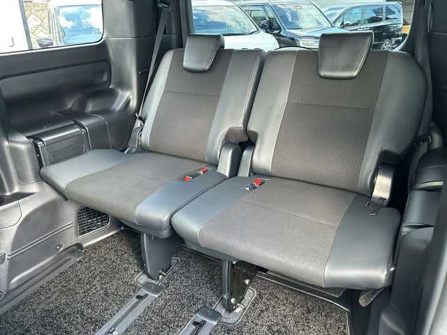 トヨタ ノア ハイブリッド Si ダブルバイビー 大阪府 2018(平30)年 5.1万km ブラック トヨタセーフティセンス　純正１０型ナビ　フリップダウンモニター　バックカメラ　両側パワースライドドア　前席シートヒーター　ハーフレザーシート　クルーズコントロール　前後ドラレコ　ＥＴＣ　ＬＥＤオートライト　ＣＤ　ＤＶＤ　ＢＴ　フルセグTV