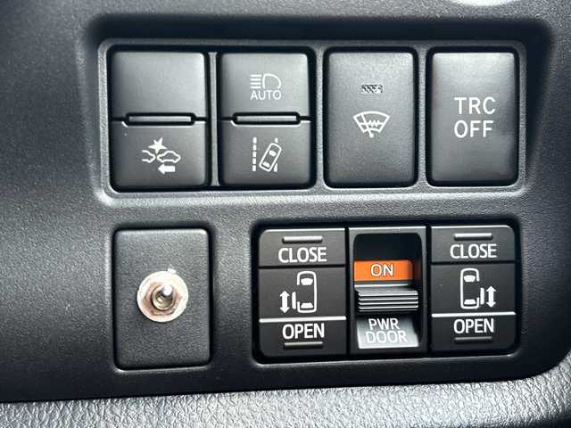 トヨタ ノア ハイブリッド Si ダブルバイビー 大阪府 2018(平30)年 5.1万km ブラック トヨタセーフティセンス　純正１０型ナビ　フリップダウンモニター　バックカメラ　両側パワースライドドア　前席シートヒーター　ハーフレザーシート　クルーズコントロール　前後ドラレコ　ＥＴＣ　ＬＥＤオートライト　ＣＤ　ＤＶＤ　ＢＴ　フルセグTV