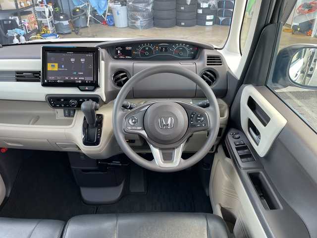 ホンダ Ｎ ＢＯＸ 富山県 2018(平30)年 7.4万km プレミアムホワイトパールⅡ 社外８型メモリナビゲーション/型番：AVIC-RL901/【CD/DVD/BT/AUX/フルセグTV】/バックカメラ/ビルトインＥＴＣ　/ドライブレコーダー　/スマートキー一体型純正エンジンスターター　/パワースライドドア　/革調シートカバー　/ＬＥＤヘッドライト　/前席シートヒーター/純正フロアマット