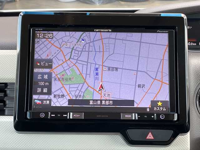 ホンダ Ｎ ＢＯＸ 富山県 2018(平30)年 7.4万km プレミアムホワイトパールⅡ 社外８型メモリナビゲーション/型番：AVIC-RL901/【CD/DVD/BT/AUX/フルセグTV】/バックカメラ/ビルトインＥＴＣ　/ドライブレコーダー　/スマートキー一体型純正エンジンスターター　/パワースライドドア　/革調シートカバー　/ＬＥＤヘッドライト　/前席シートヒーター/純正フロアマット