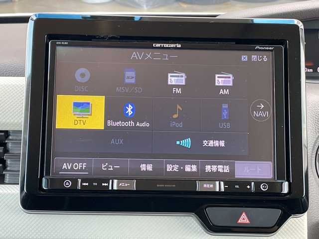 ホンダ Ｎ ＢＯＸ 富山県 2018(平30)年 7.4万km プレミアムホワイトパールⅡ 社外８型メモリナビゲーション/型番：AVIC-RL901/【CD/DVD/BT/AUX/フルセグTV】/バックカメラ/ビルトインＥＴＣ　/ドライブレコーダー　/スマートキー一体型純正エンジンスターター　/パワースライドドア　/革調シートカバー　/ＬＥＤヘッドライト　/前席シートヒーター/純正フロアマット