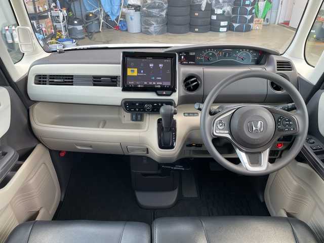 ホンダ Ｎ ＢＯＸ 富山県 2018(平30)年 7.4万km プレミアムホワイトパールⅡ 社外８型メモリナビゲーション/型番：AVIC-RL901/【CD/DVD/BT/AUX/フルセグTV】/バックカメラ/ビルトインＥＴＣ　/ドライブレコーダー　/スマートキー一体型純正エンジンスターター　/パワースライドドア　/革調シートカバー　/ＬＥＤヘッドライト　/前席シートヒーター/純正フロアマット